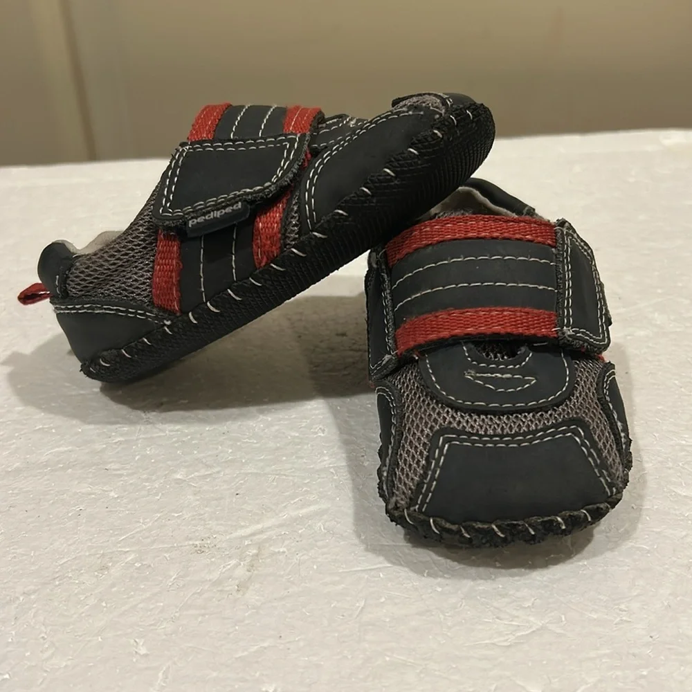 Pediped kids mesh/leather wide loop closure size 5.5-6 (18-24M) black red